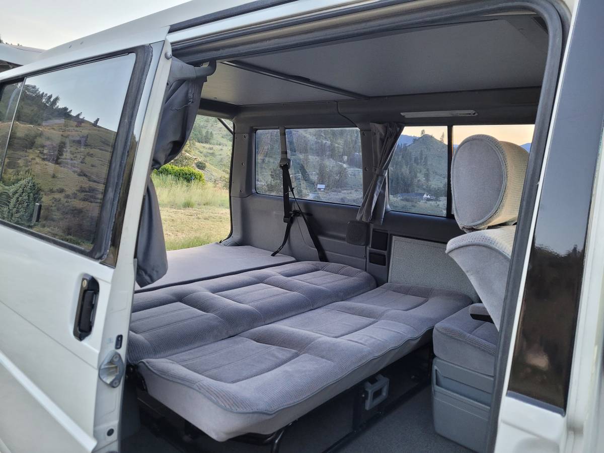 Volkswagen-Eurovan-weekender-1993-white-9