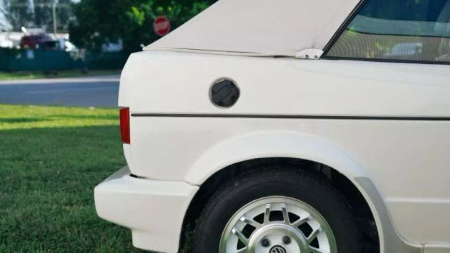 Volkswagen-Golf-1992-11