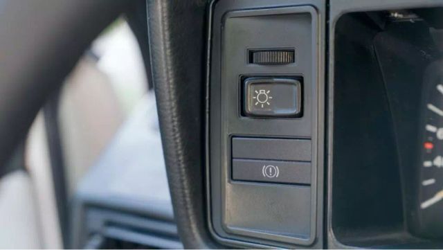 Volkswagen-Golf-1992-24