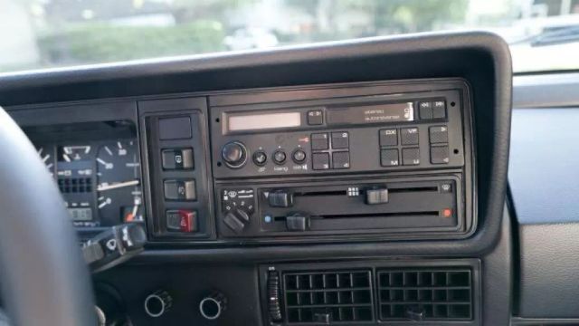 Volkswagen-Golf-1992-25
