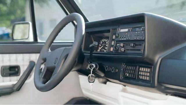 Volkswagen-Golf-1992-30