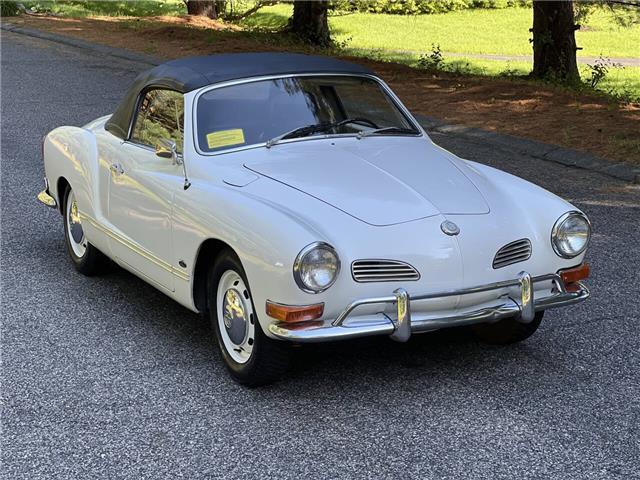 Volkswagen-Karman-Ghia-Convertible-1971-1