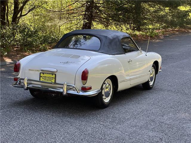 Volkswagen-Karman-Ghia-Convertible-1971-10