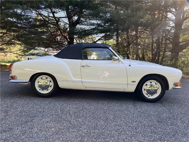 Volkswagen-Karman-Ghia-Convertible-1971-11
