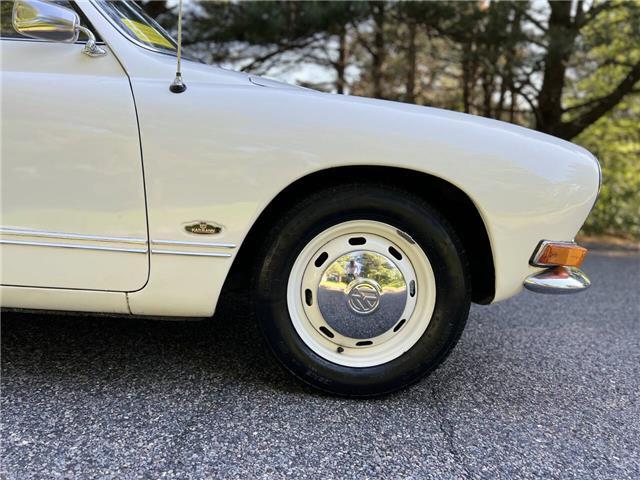 Volkswagen-Karman-Ghia-Convertible-1971-12