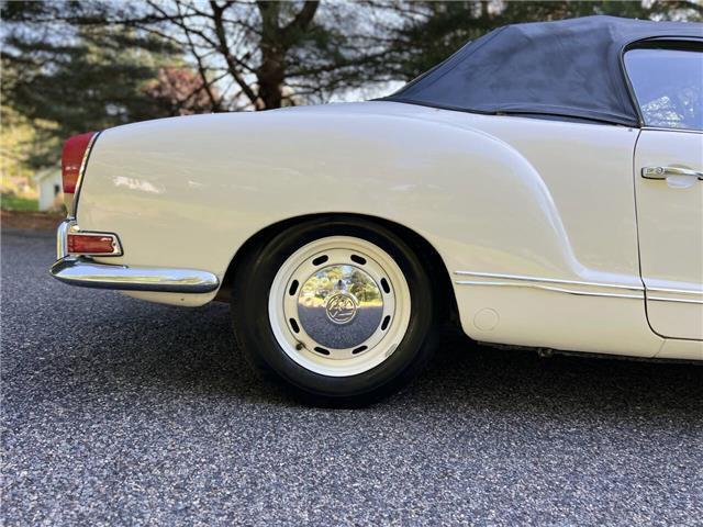 Volkswagen-Karman-Ghia-Convertible-1971-13