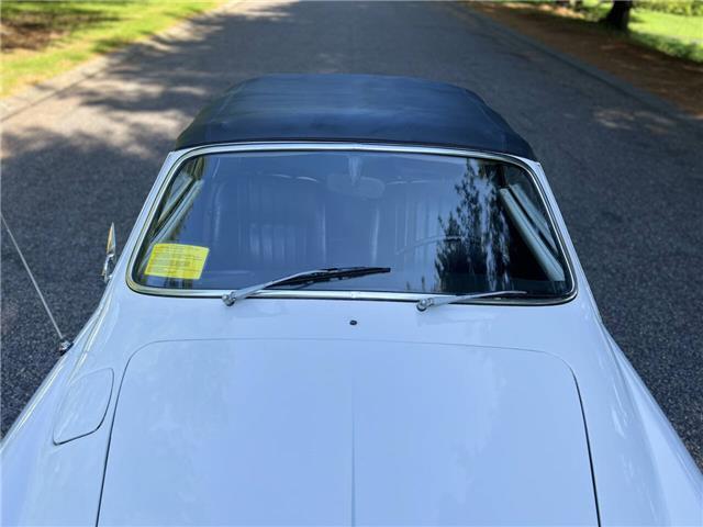 Volkswagen-Karman-Ghia-Convertible-1971-15