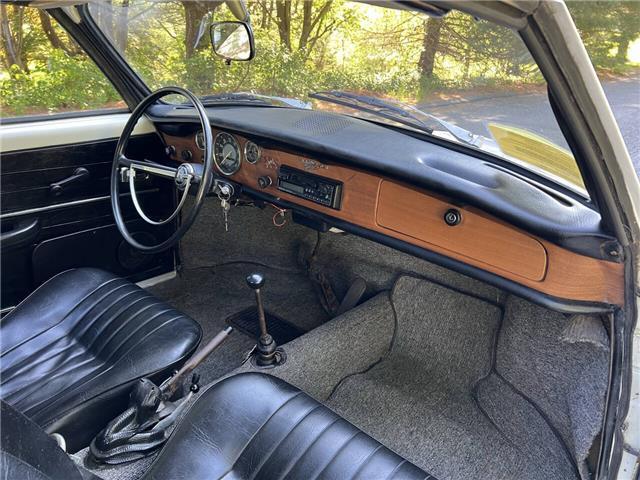 Volkswagen-Karman-Ghia-Convertible-1971-25
