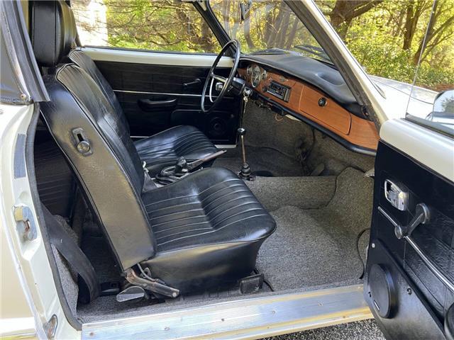 Volkswagen-Karman-Ghia-Convertible-1971-26