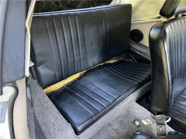 Volkswagen-Karman-Ghia-Convertible-1971-27