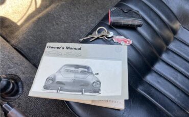 Volkswagen-Karman-Ghia-Convertible-1971-29