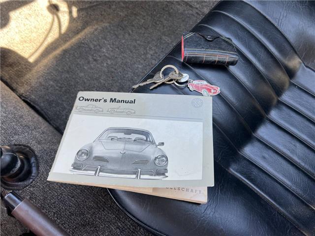 Volkswagen-Karman-Ghia-Convertible-1971-29
