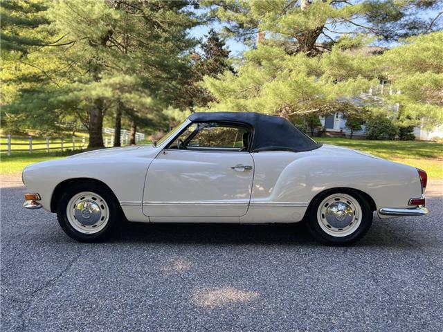 Volkswagen-Karman-Ghia-Convertible-1971-4
