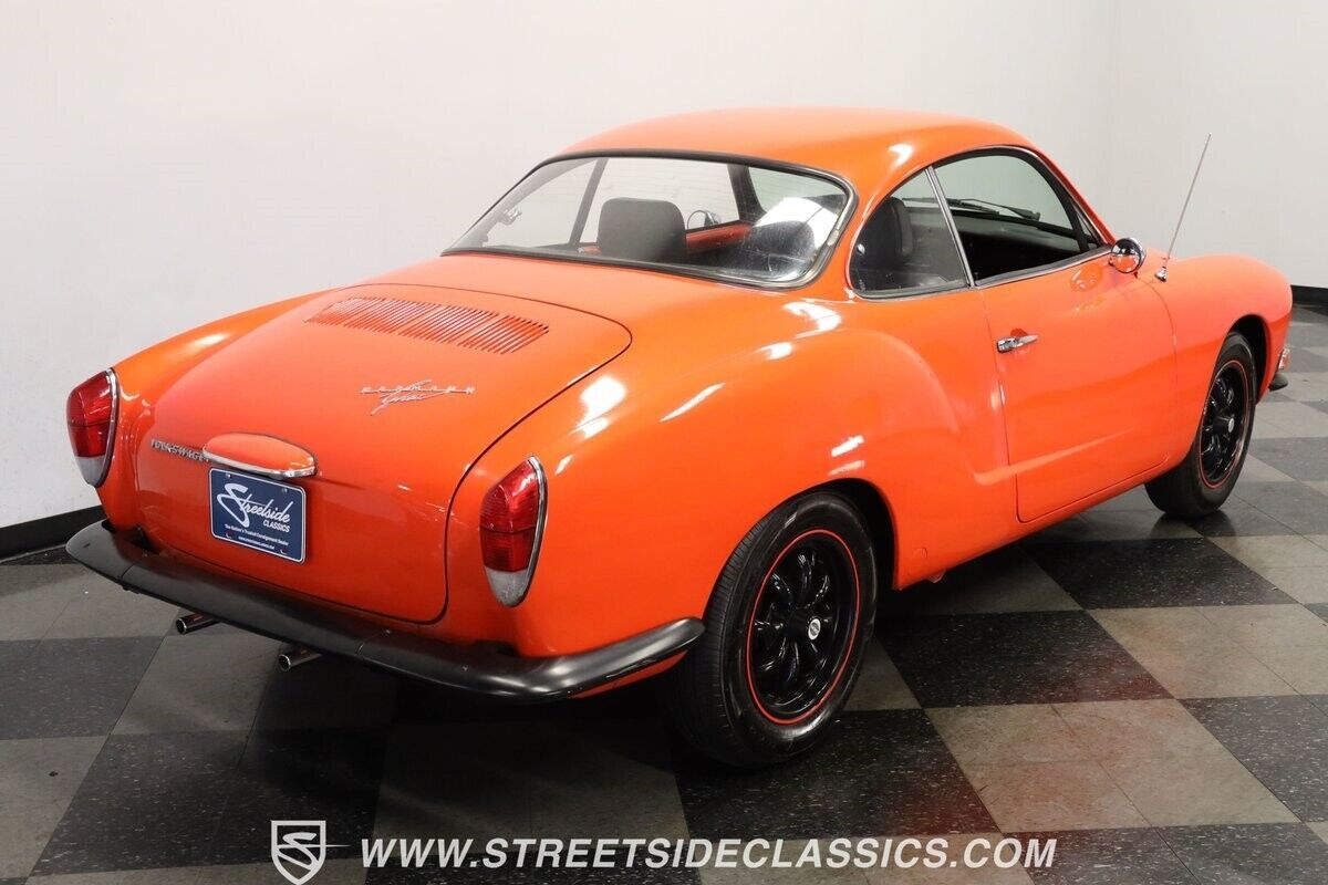 Volkswagen-Karmann-Ghia-1970-Coupe-10