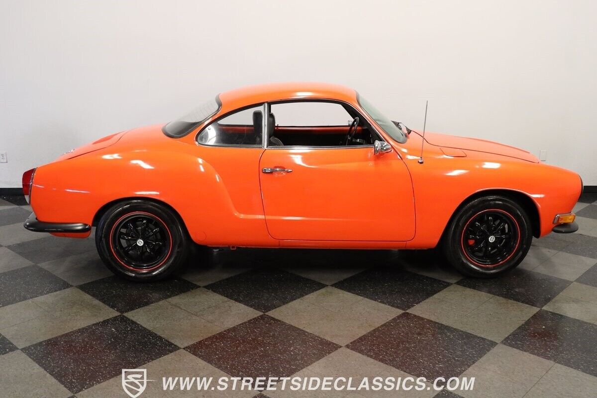 Volkswagen-Karmann-Ghia-1970-Coupe-12