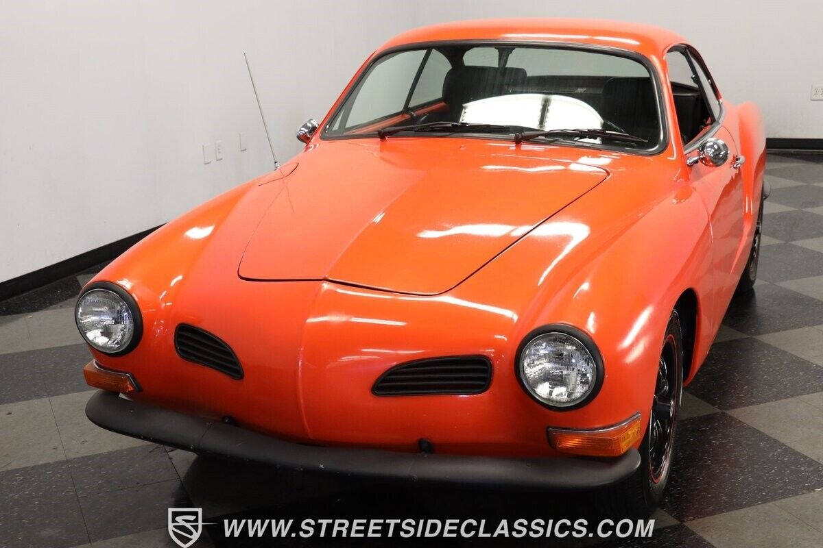 Volkswagen-Karmann-Ghia-1970-Coupe-16