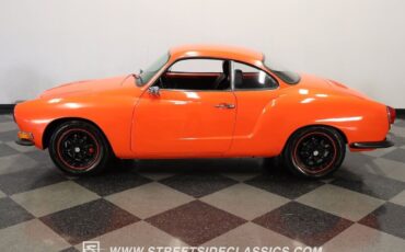 Volkswagen-Karmann-Ghia-1970-Coupe-2