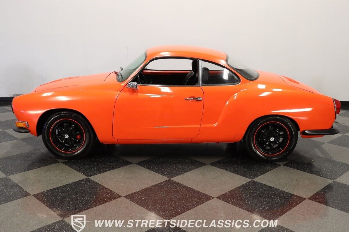 Volkswagen-Karmann-Ghia-1970-Coupe-2