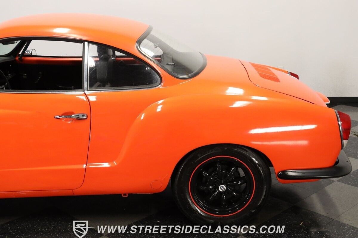 Volkswagen-Karmann-Ghia-1970-Coupe-23