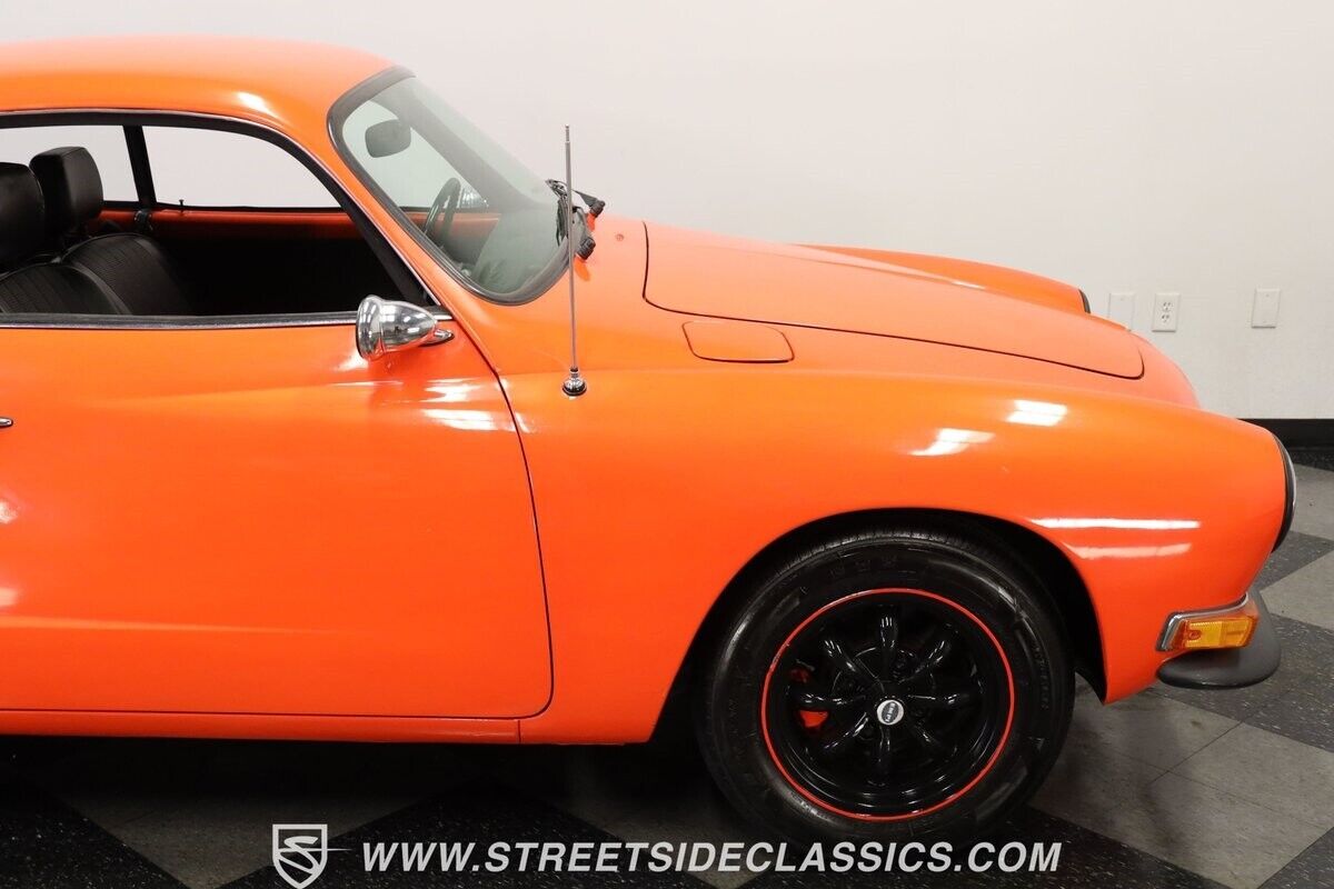 Volkswagen-Karmann-Ghia-1970-Coupe-28