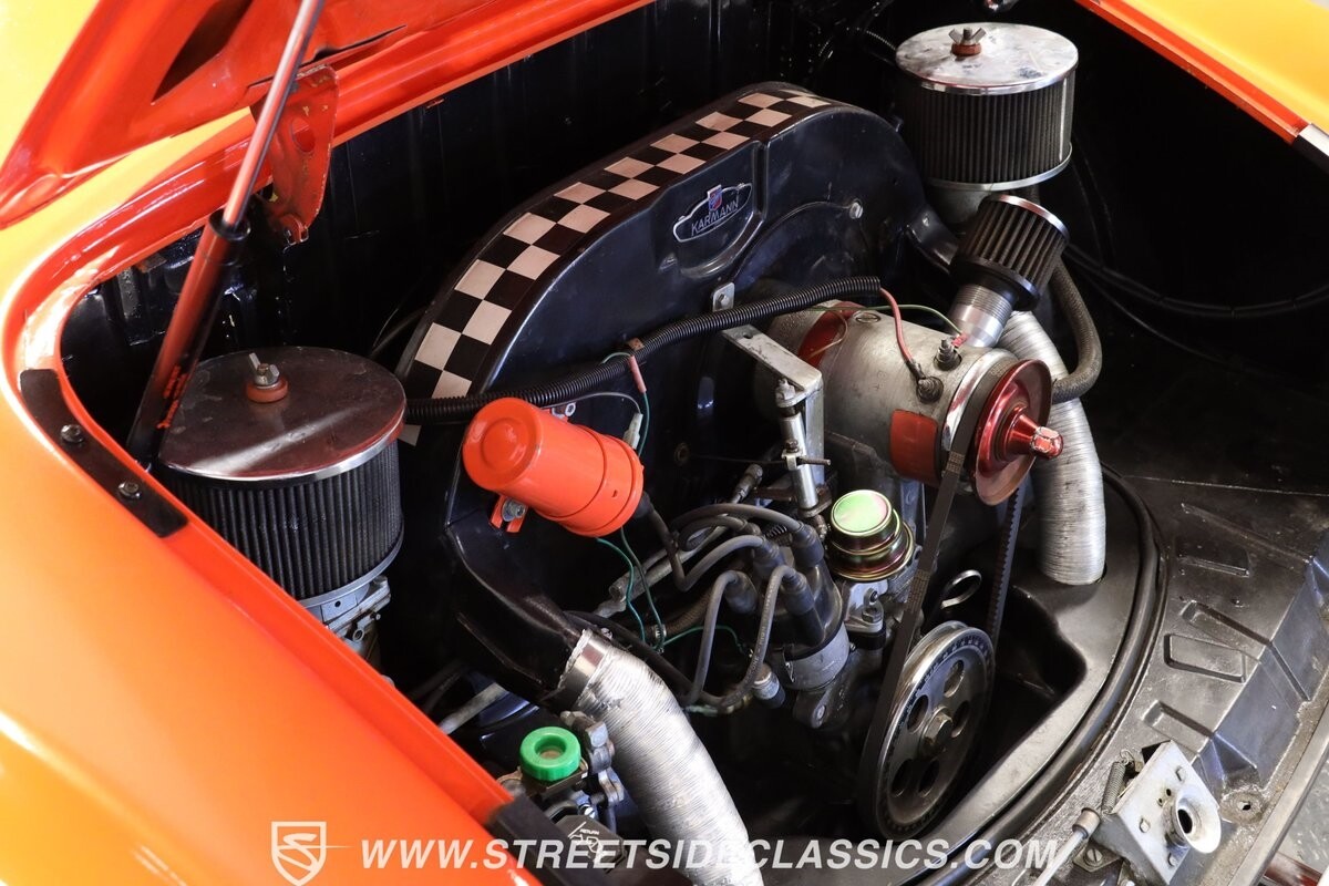 Volkswagen-Karmann-Ghia-1970-Coupe-32