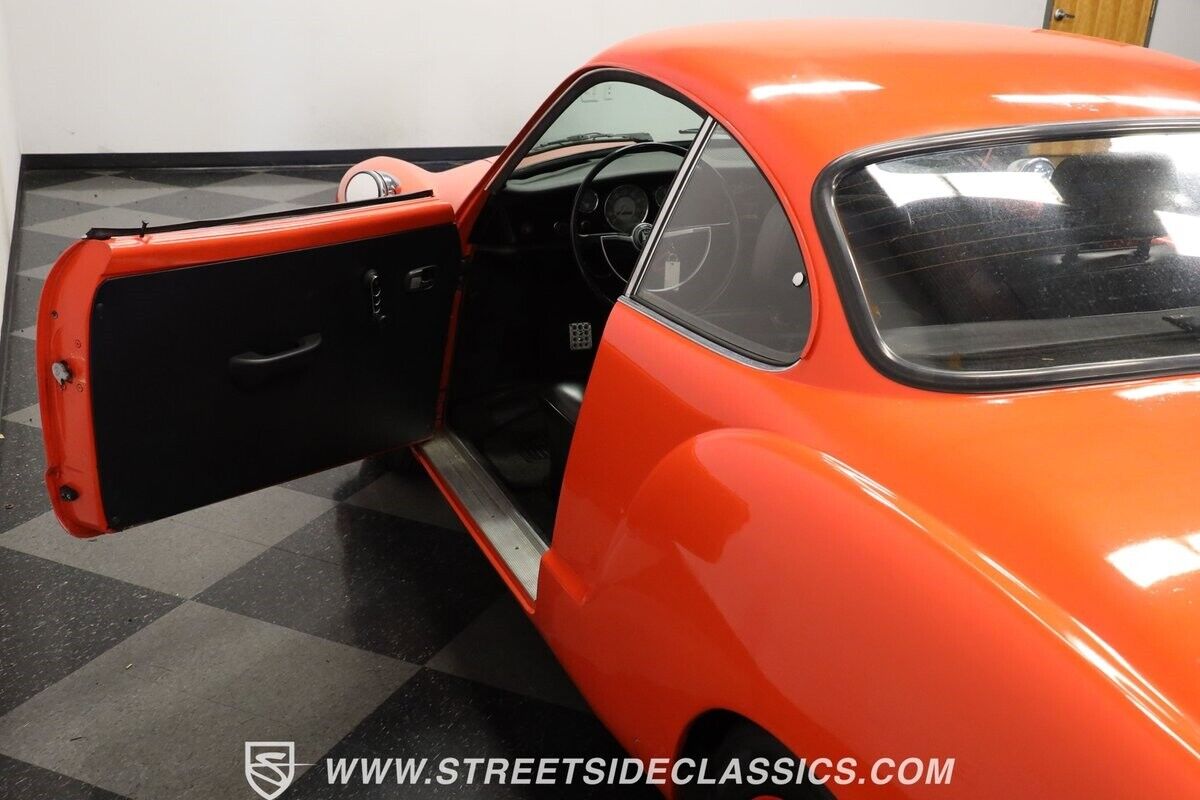 Volkswagen-Karmann-Ghia-1970-Coupe-33