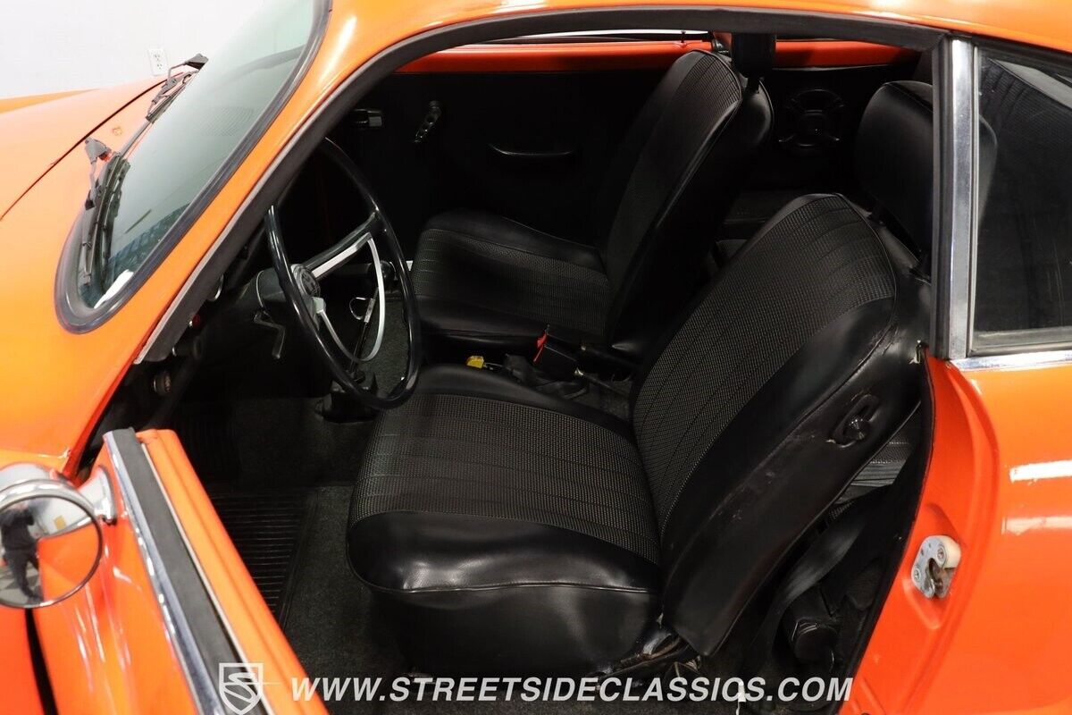 Volkswagen-Karmann-Ghia-1970-Coupe-35