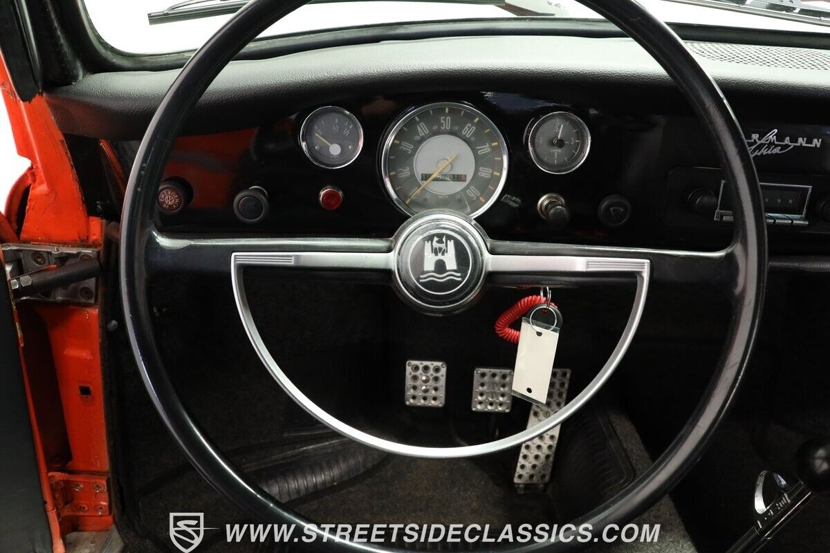 Volkswagen-Karmann-Ghia-1970-Coupe-36