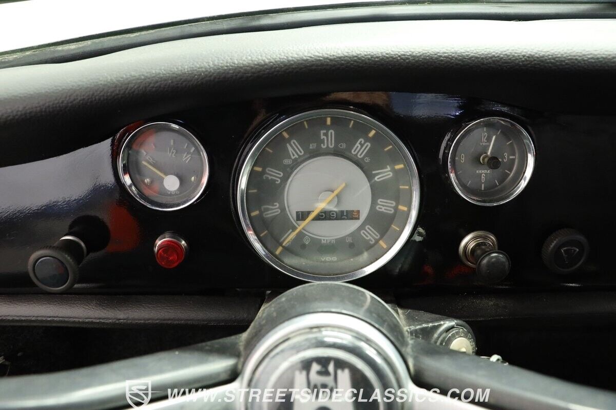 Volkswagen-Karmann-Ghia-1970-Coupe-37