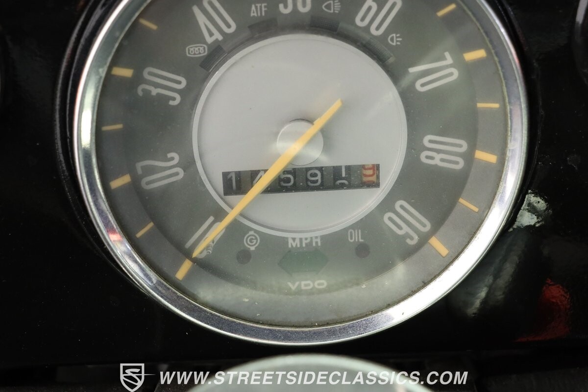 Volkswagen-Karmann-Ghia-1970-Coupe-38