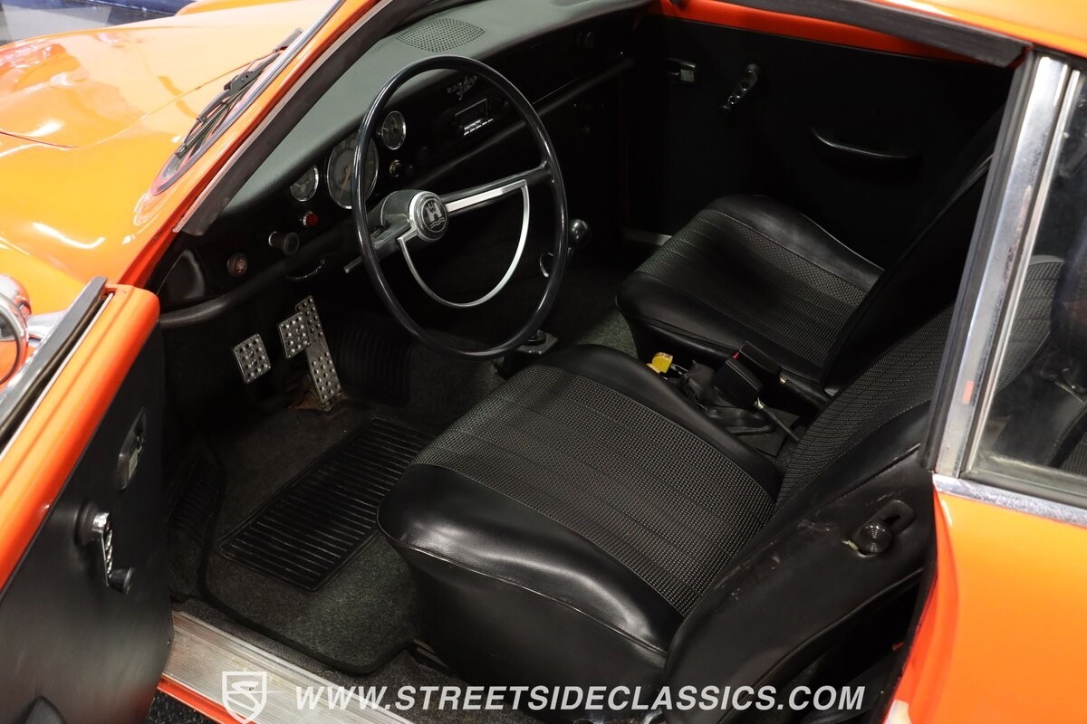 Volkswagen-Karmann-Ghia-1970-Coupe-4