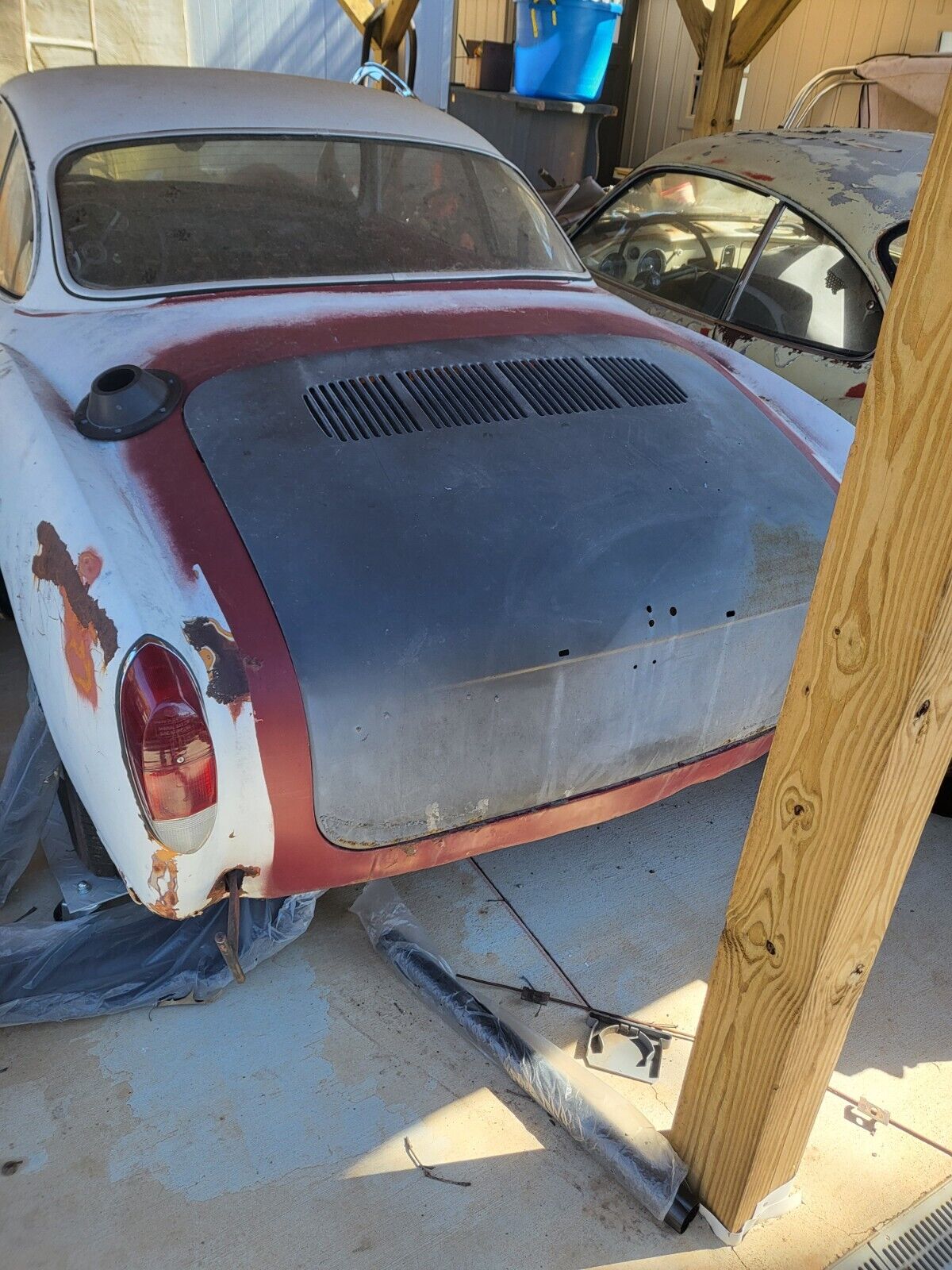 Volkswagen-Karmann-Ghia-1970-Coupe-8