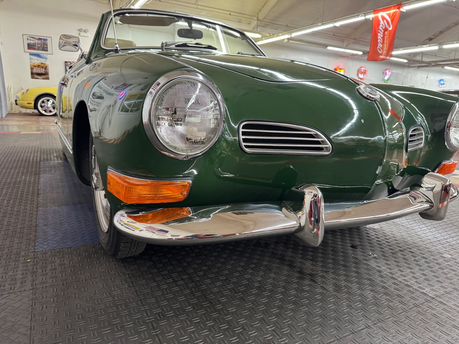 Volkswagen-Karmann-Ghia-1971-2-door-10