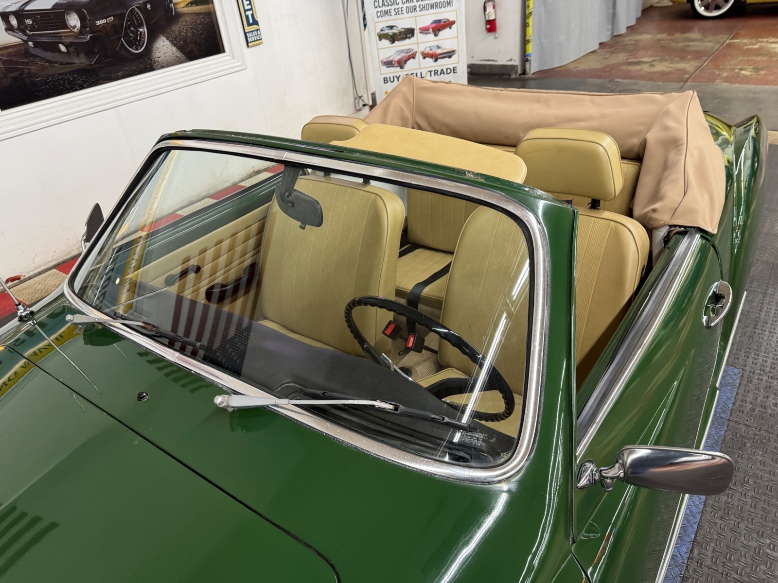 Volkswagen-Karmann-Ghia-1971-2-door-12