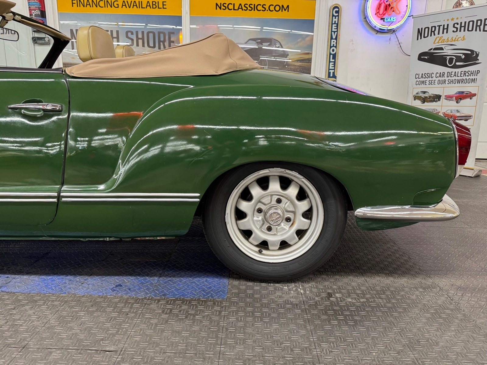 Volkswagen-Karmann-Ghia-1971-2-door-22