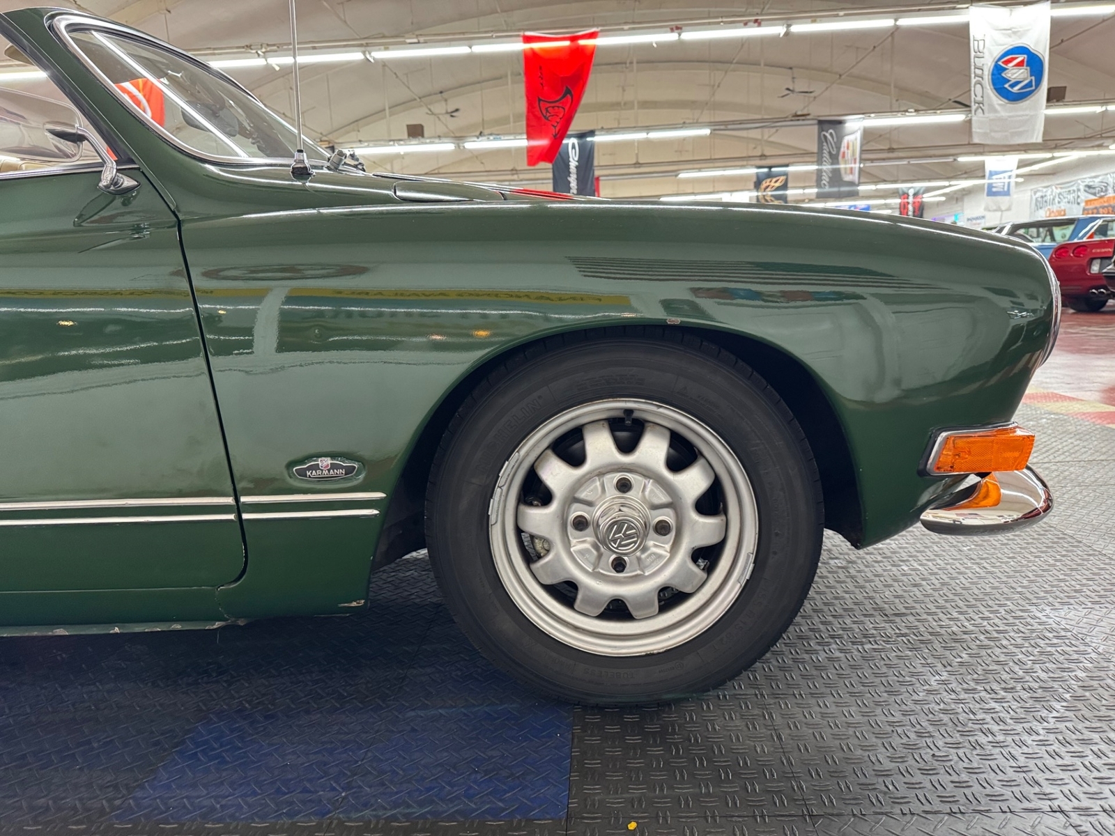 Volkswagen-Karmann-Ghia-1971-2-door-26