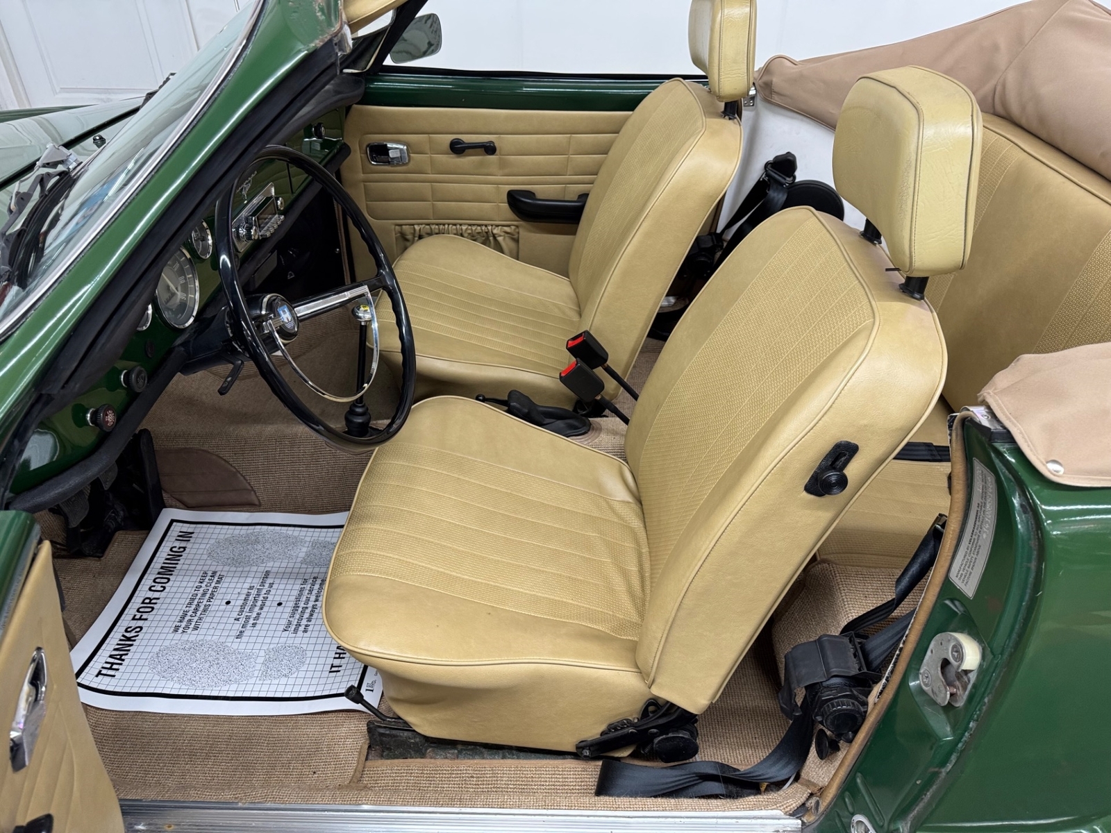 Volkswagen-Karmann-Ghia-1971-2-door-28