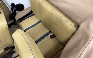 Volkswagen-Karmann-Ghia-1971-2-door-35