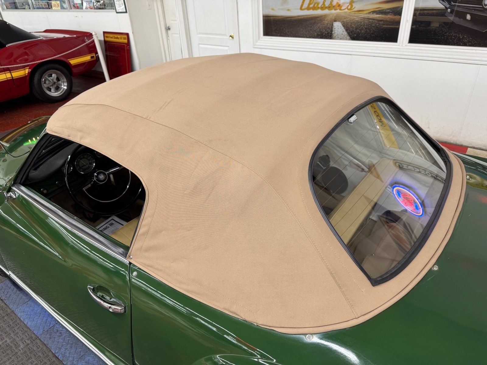 Volkswagen-Karmann-Ghia-1971-2-door-6