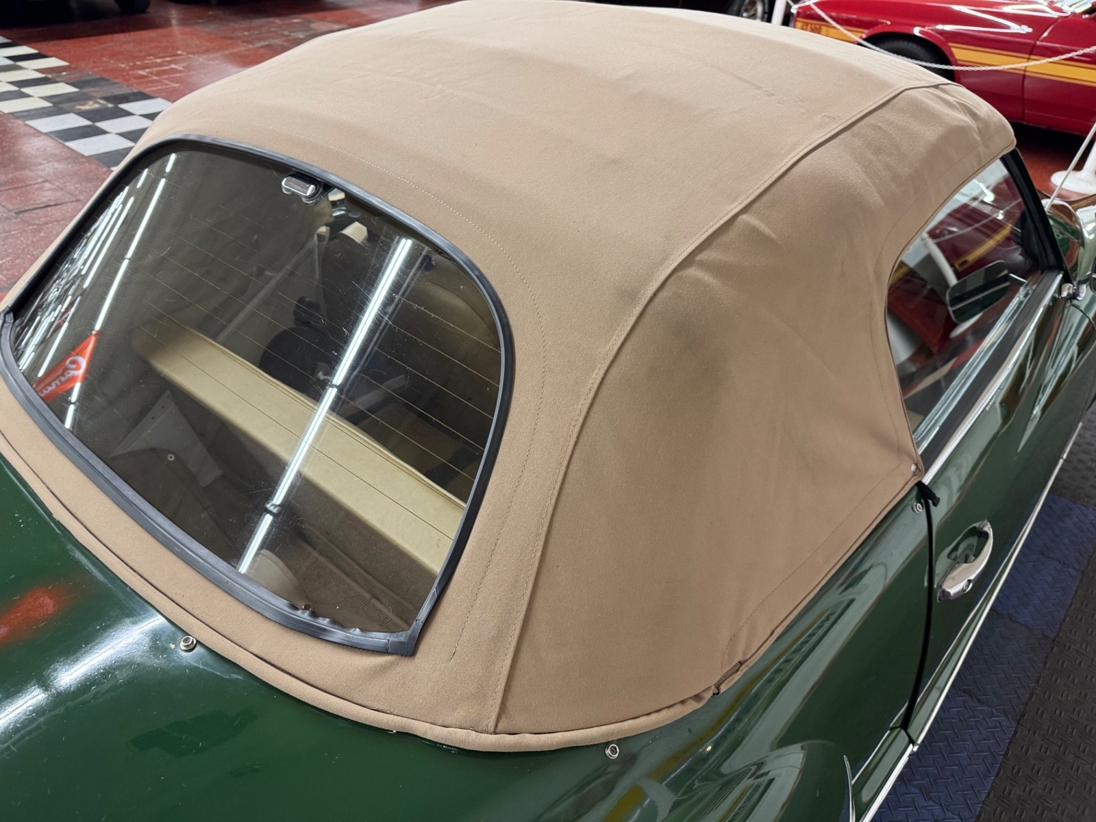 Volkswagen-Karmann-Ghia-1971-2-door-7