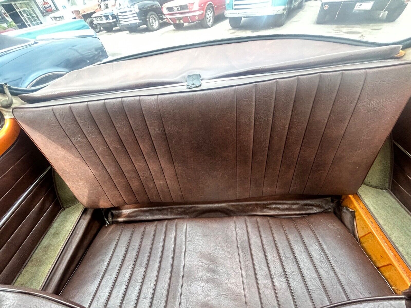 Volkswagen-Karmann-Ghia-1971-Coupe-11