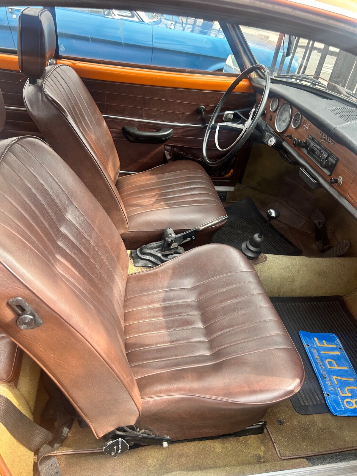 Volkswagen-Karmann-Ghia-1971-Coupe-12