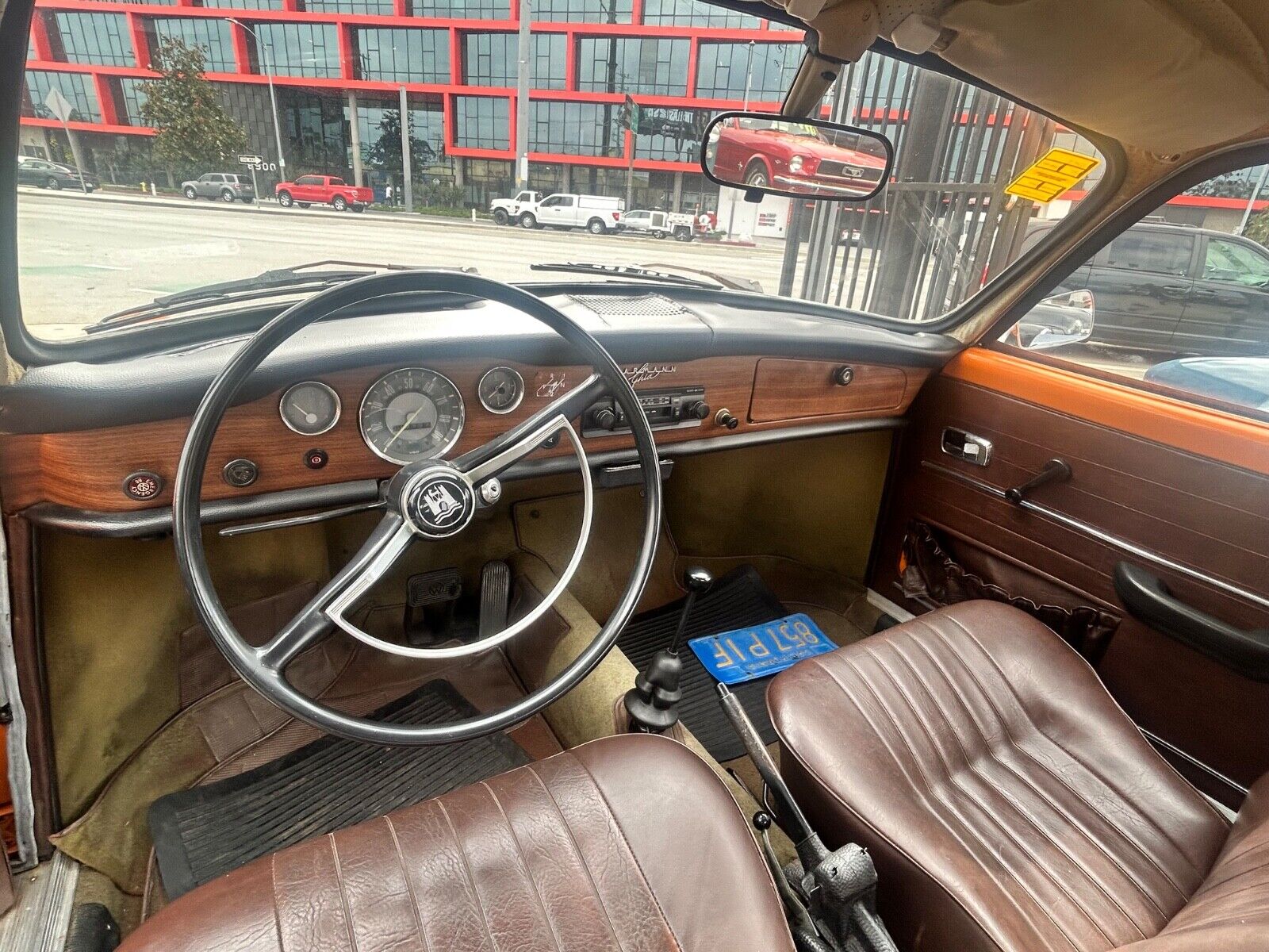 Volkswagen-Karmann-Ghia-1971-Coupe-13