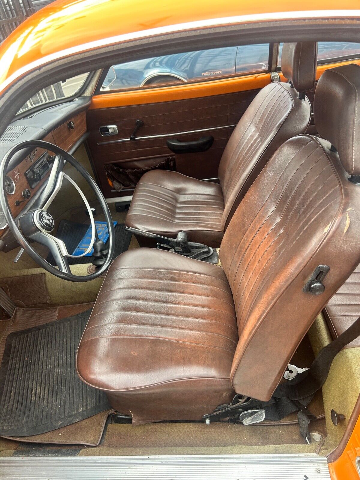 Volkswagen-Karmann-Ghia-1971-Coupe-14