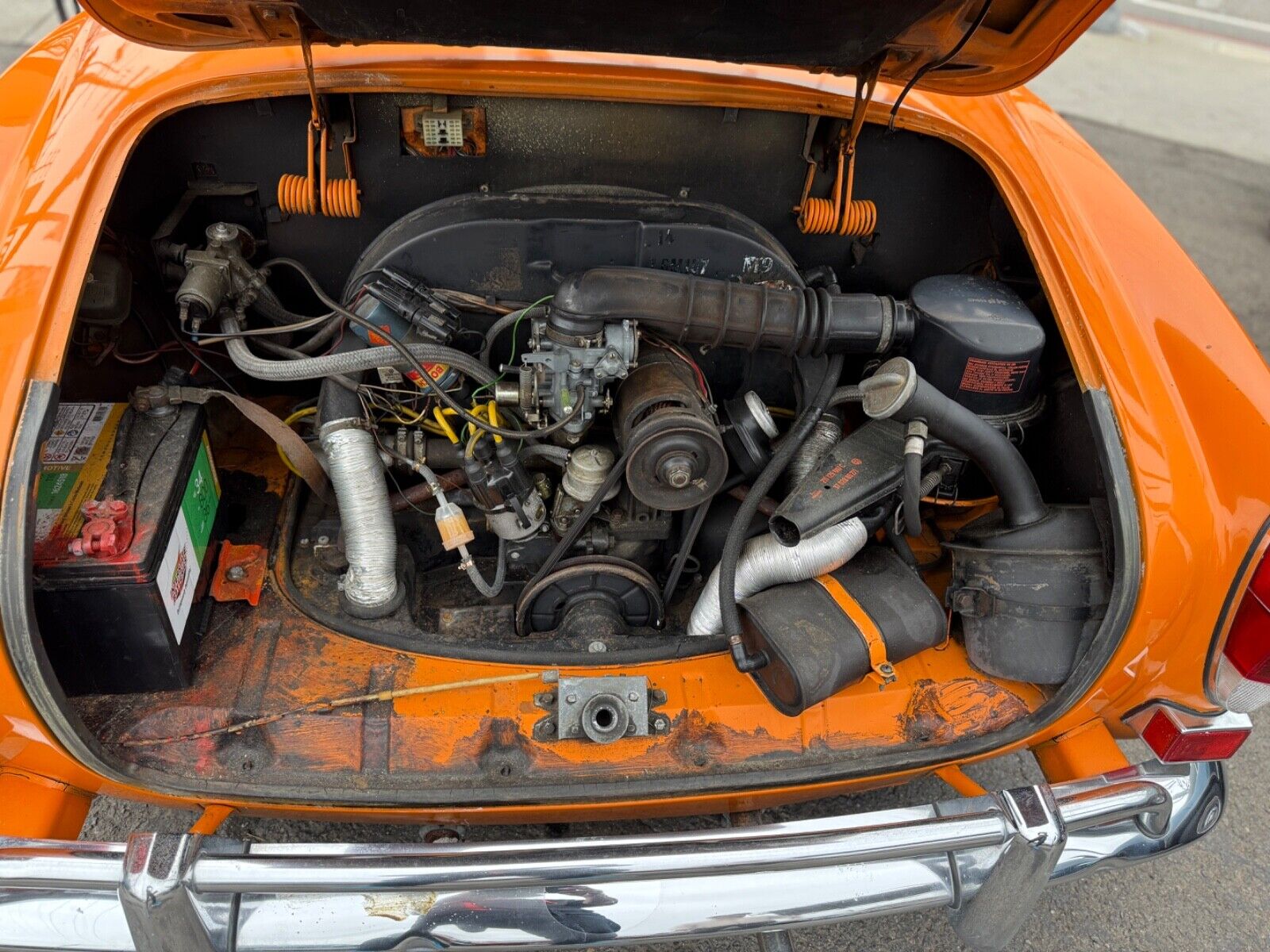 Volkswagen-Karmann-Ghia-1971-Coupe-7