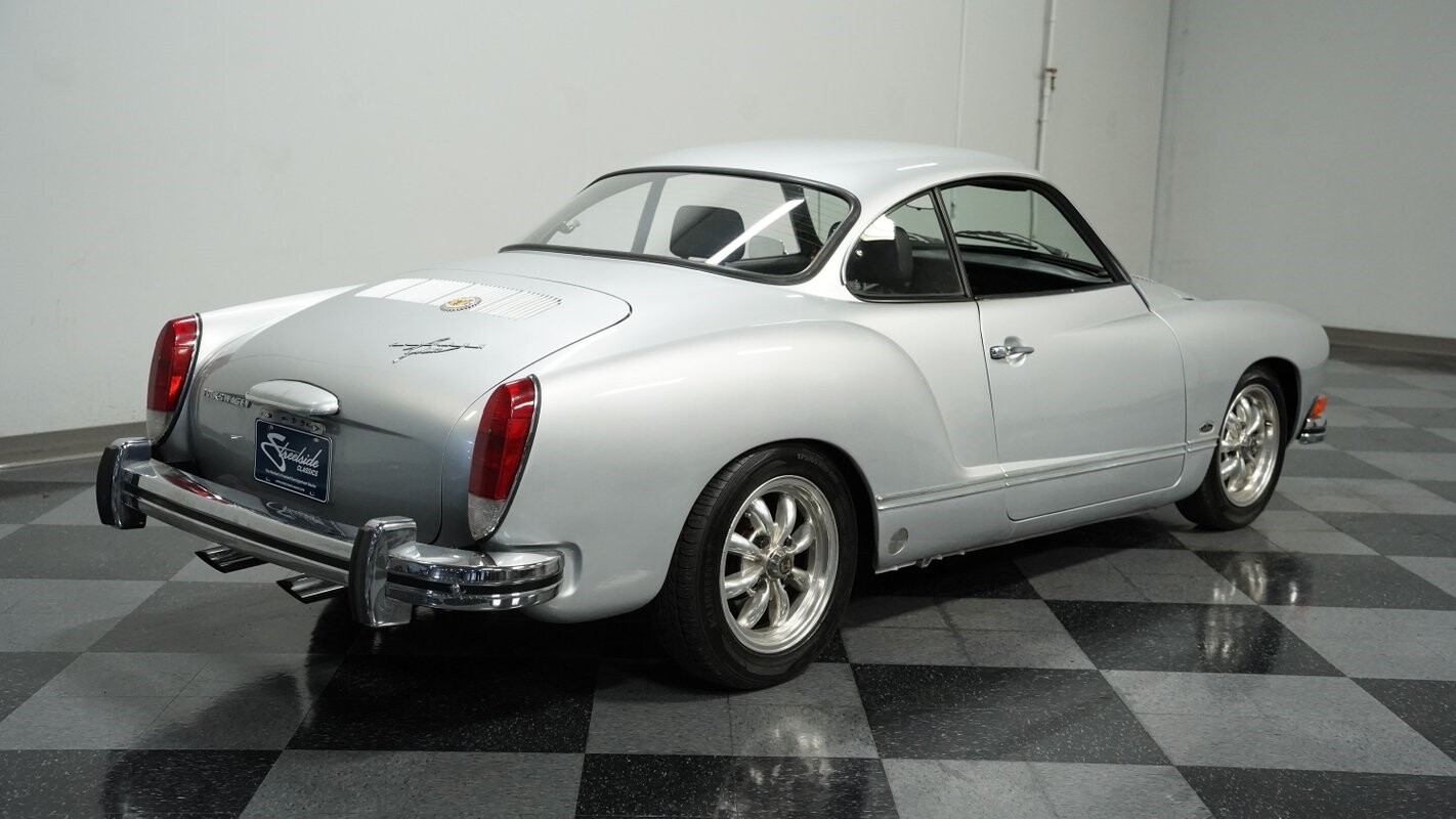 Volkswagen-Karmann-Ghia-1974-Coupe-10