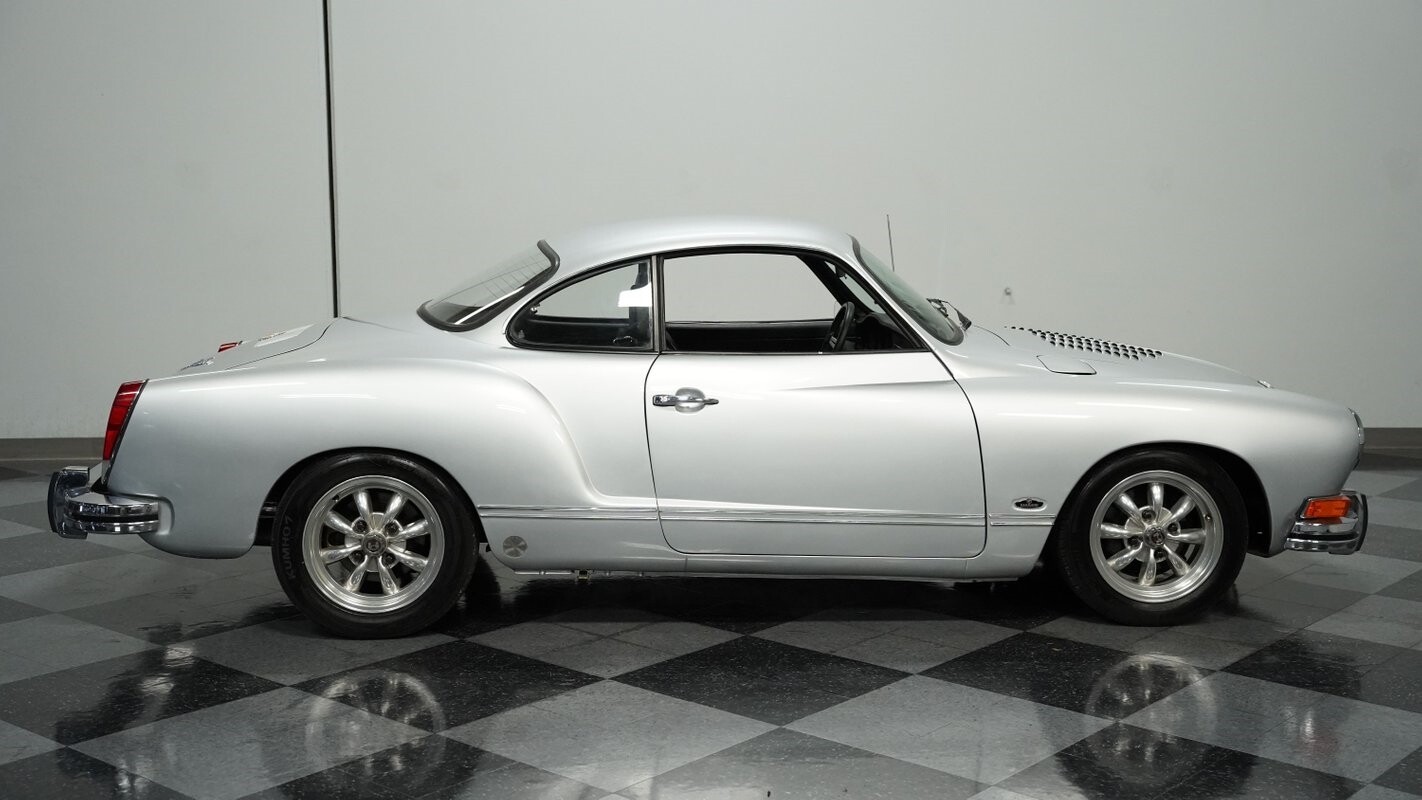 Volkswagen-Karmann-Ghia-1974-Coupe-11