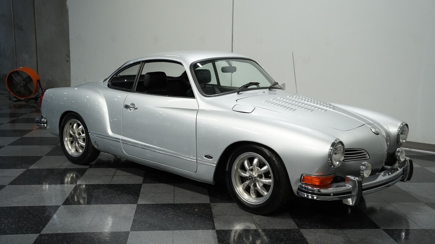 Volkswagen-Karmann-Ghia-1974-Coupe-12