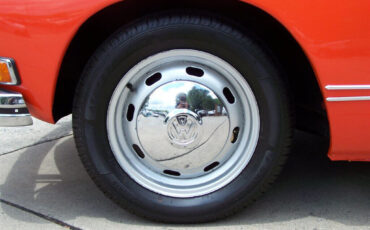 Volkswagen-Karmann-Ghia-1974-Coupe-13
