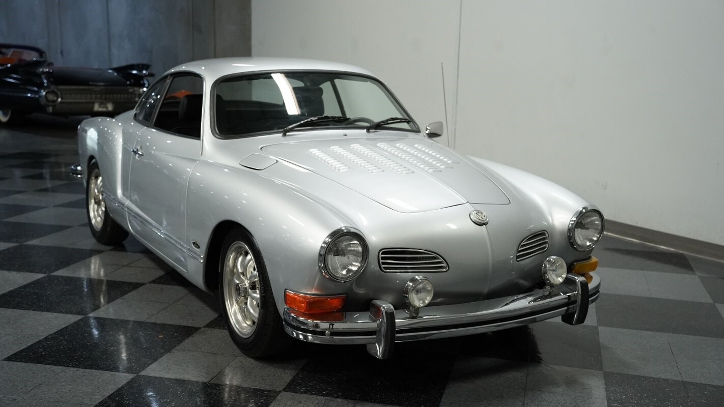 Volkswagen-Karmann-Ghia-1974-Coupe-13